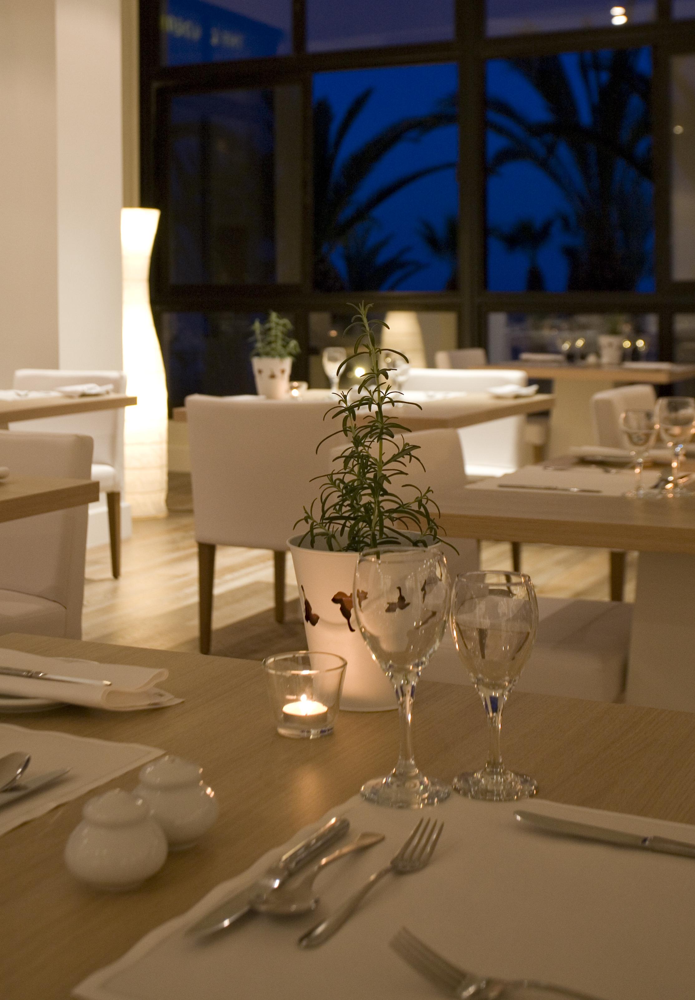 Sandy Beach Hotel & Spa - Ex Sentido Larnaca Restaurant photo